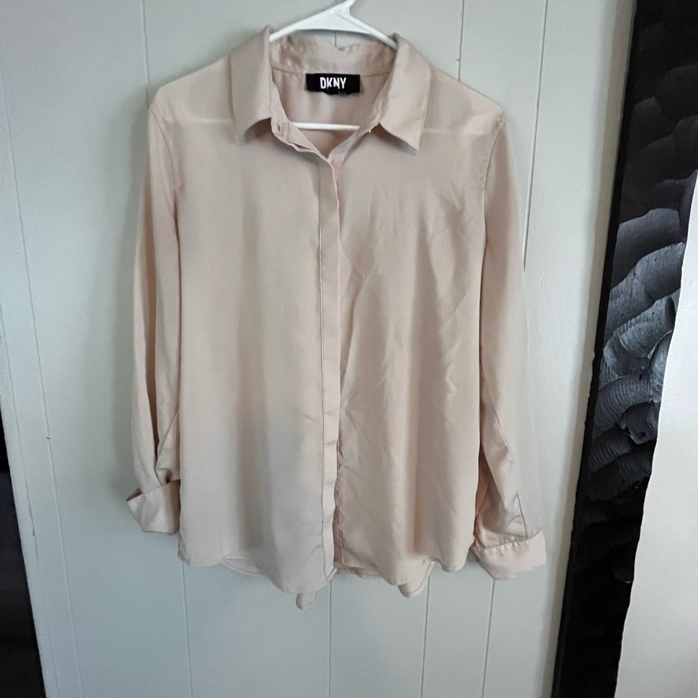 DKNY beige Dress Blouse. Excellent Condition. Size M